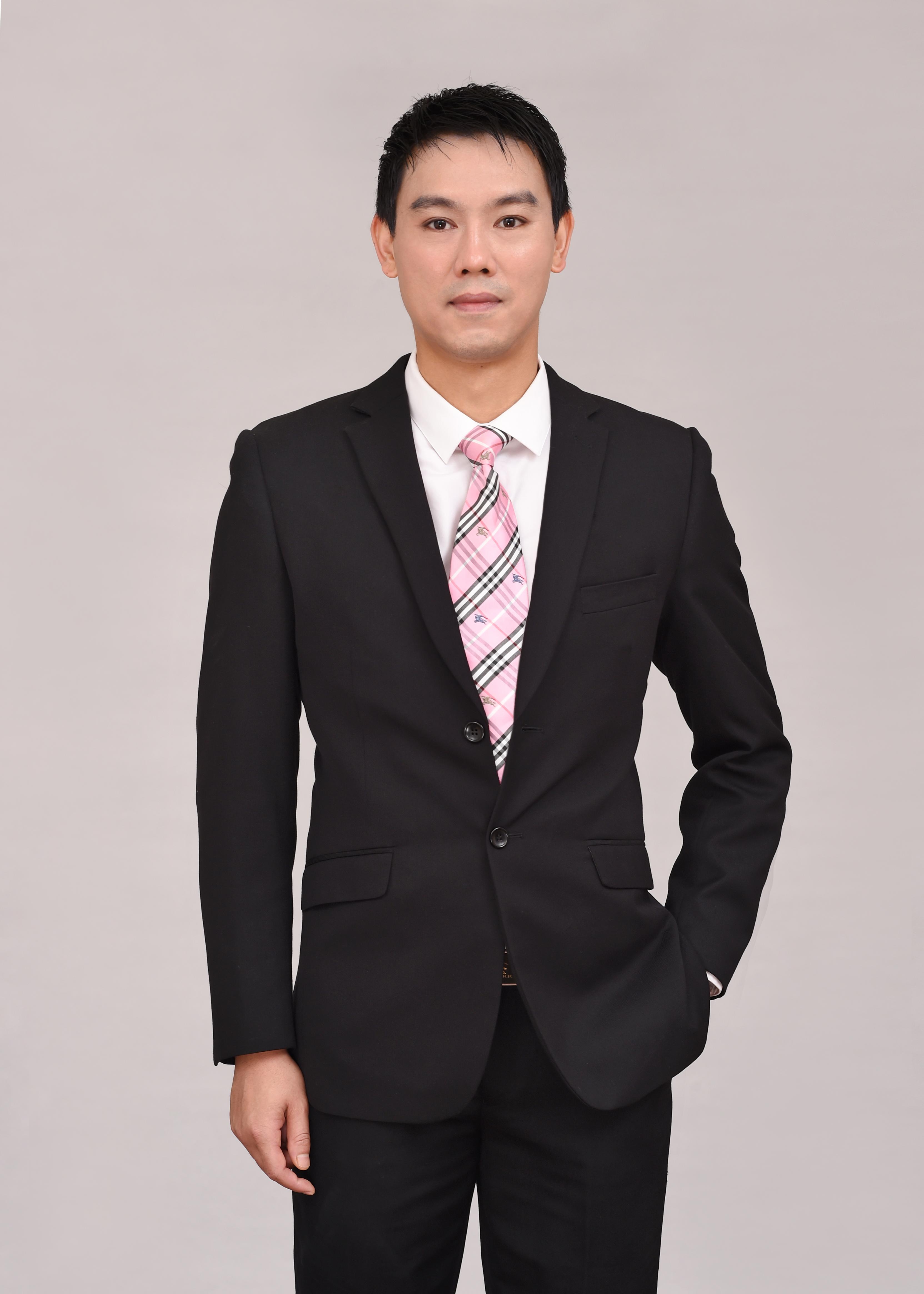 方秀均 视觉与舞美负责人